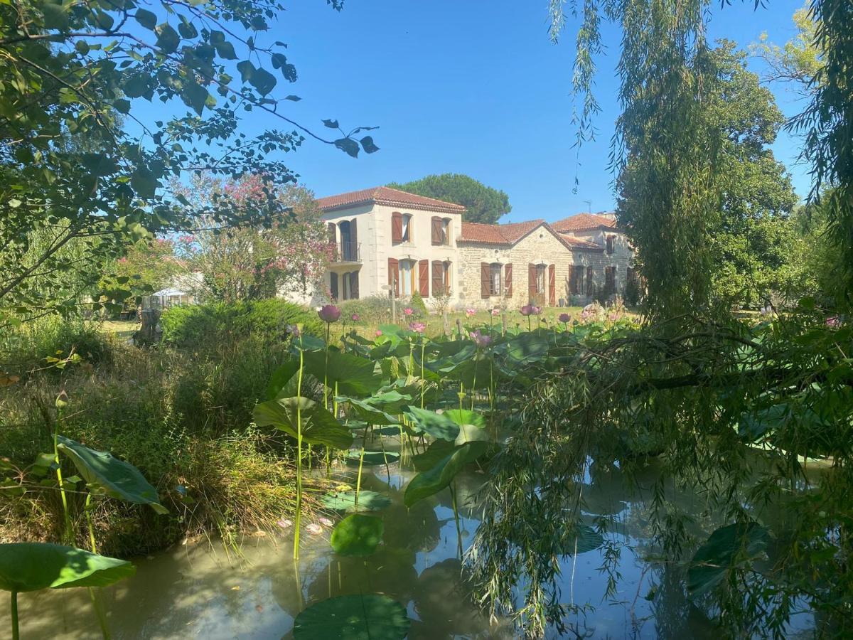 Domaine De Baise Bed & Breakfast Feugarolles Exterior foto